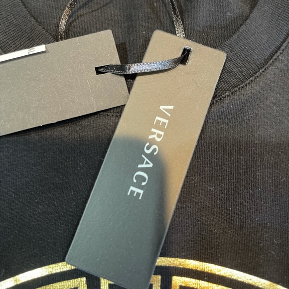 Small Versace t shirt - Picture 5 of 9